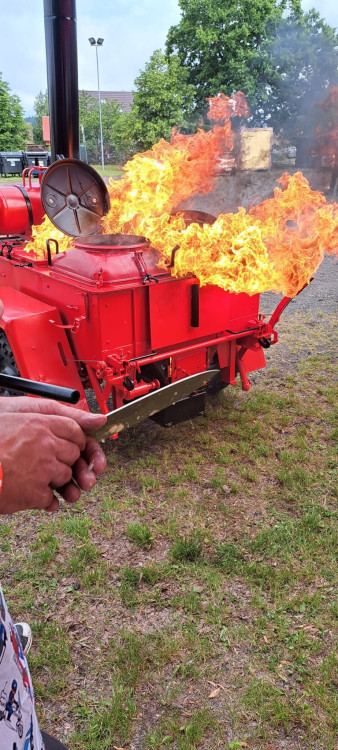 Polní kuchyň v plamenech