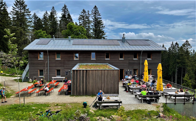 Restaurace na vrcholku Falkensteinu