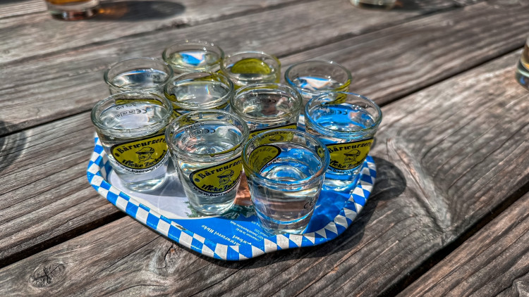 Panáky na účet podniku