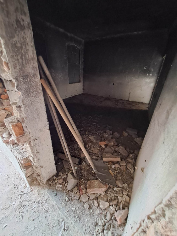 Bourání zástavby na Papíráku, dům s Večerníčkem