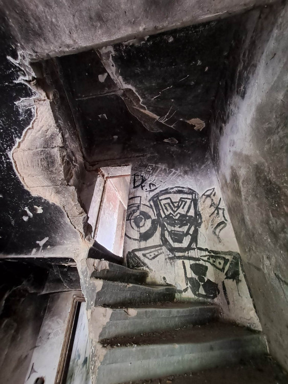 Bourání zástavby na Papíráku, dům s Večerníčkem