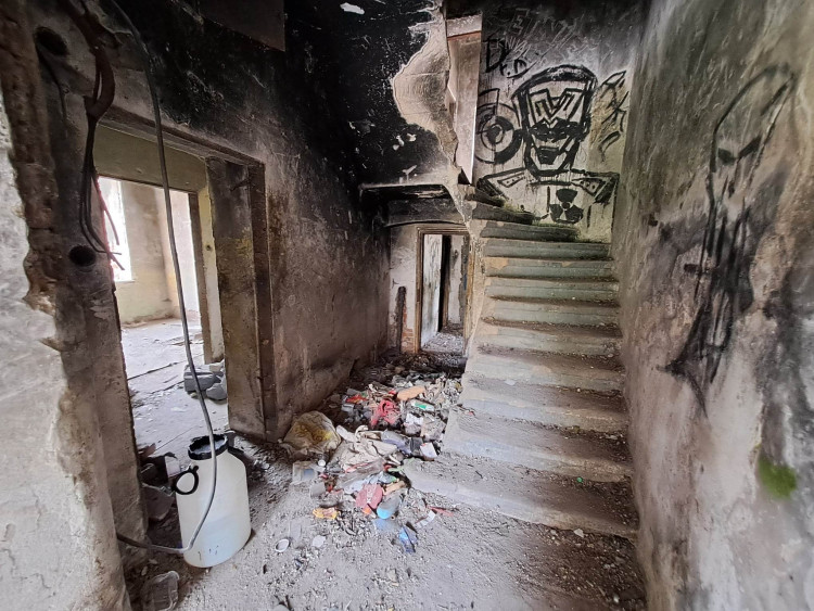 Bourání zástavby na Papíráku, dům s Večerníčkem