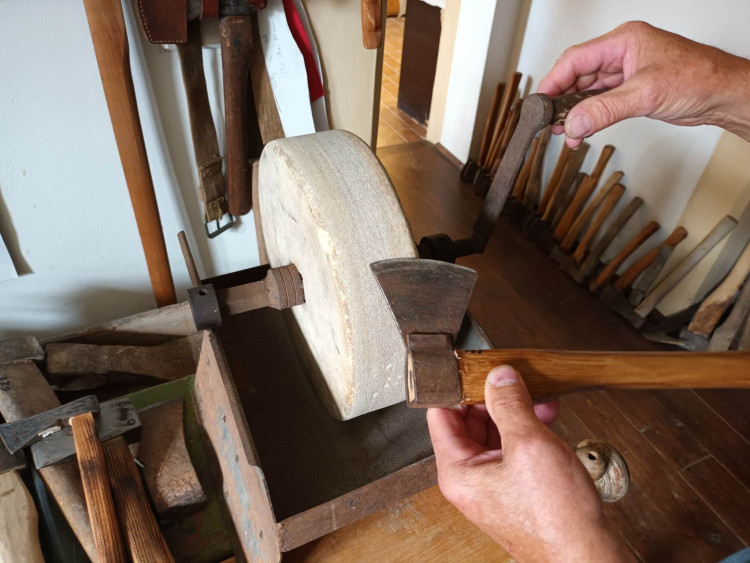 FOTOGALERIE: Muzeum v Konici představuje všechny druhy sekyrek