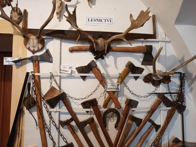 FOTOGALERIE: Muzeum v Konici představuje všechny druhy sekyrek