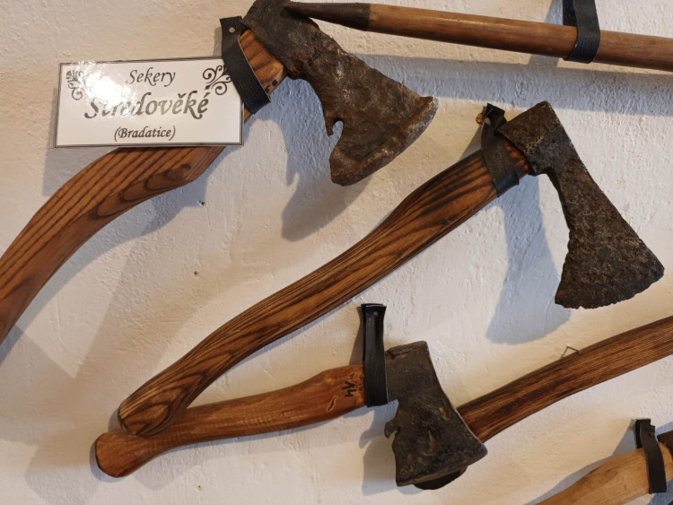FOTOGALERIE: Muzeum v Konici představuje všechny druhy sekyrek