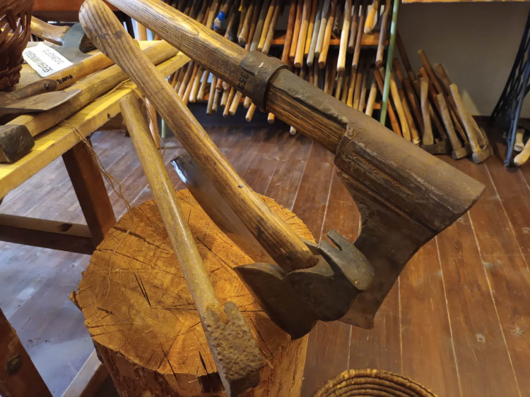 FOTOGALERIE: Muzeum v Konici představuje všechny druhy sekyrek