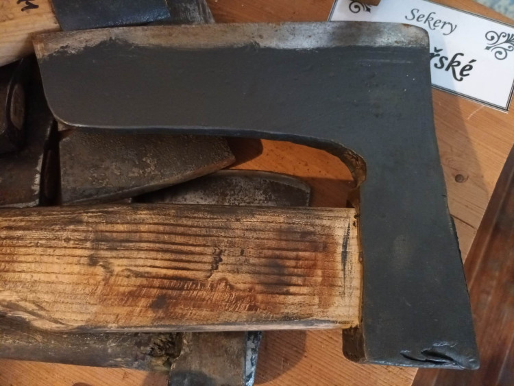 FOTOGALERIE: Muzeum v Konici představuje všechny druhy sekyrek