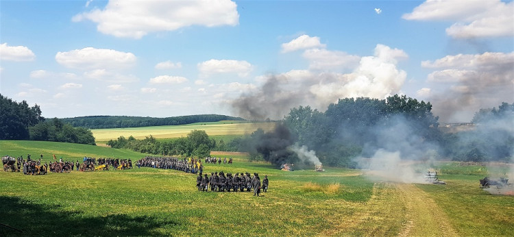 GALERIE: Bitevní ukázka k 157. výročí bitvy na Chlumu