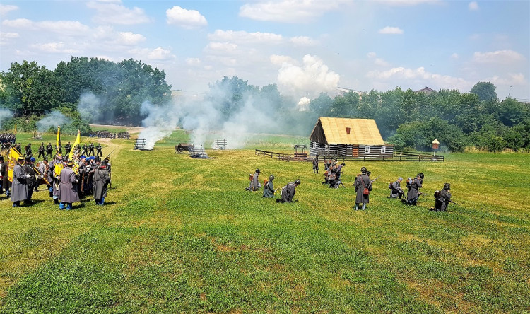 GALERIE: Bitevní ukázka k 157. výročí bitvy na Chlumu