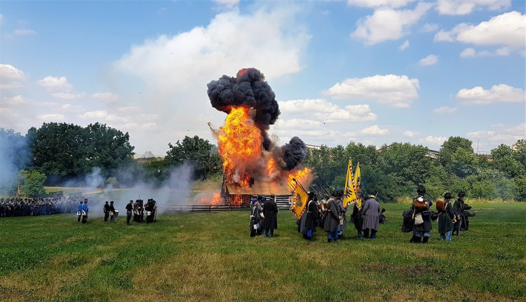 GALERIE: Bitevní ukázka k 157. výročí bitvy na Chlumu