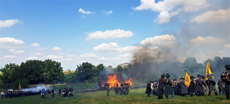 GALERIE: Bitevní ukázka k 157. výročí bitvy na Chlumu