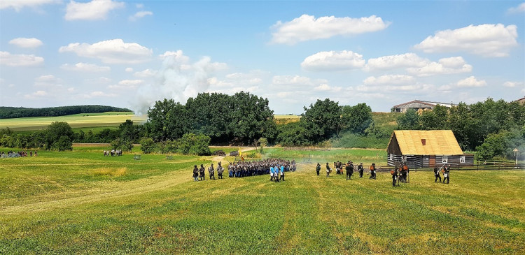 GALERIE: Bitevní ukázka k 157. výročí bitvy na Chlumu