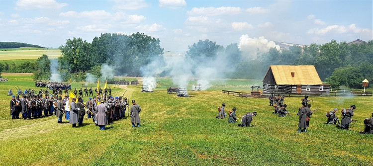 GALERIE: Bitevní ukázka k 157. výročí bitvy na Chlumu