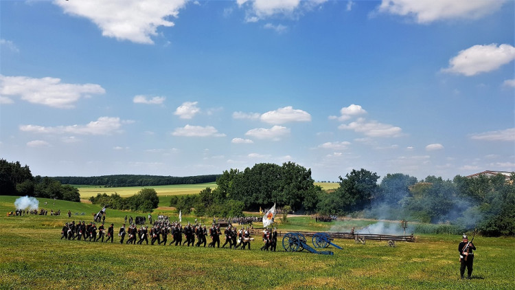 GALERIE: Bitevní ukázka k 157. výročí bitvy na Chlumu