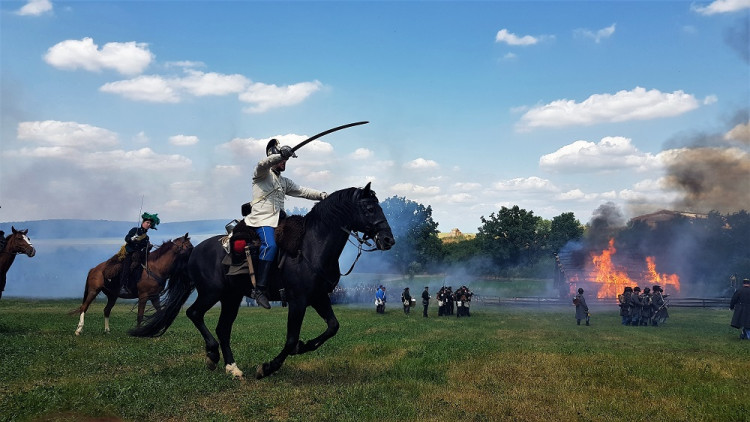 GALERIE: Bitevní ukázka k 157. výročí bitvy na Chlumu