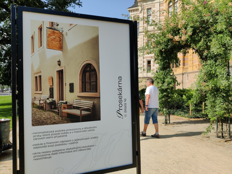 FOTOGALERIE: Výstava "Když pohledu neškodí"