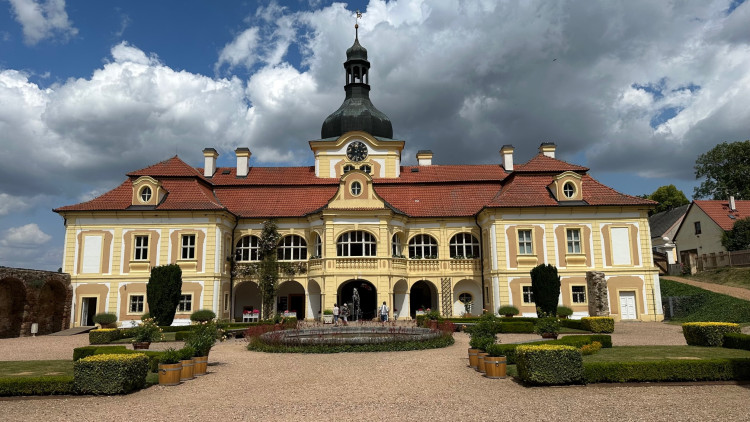 FOTOGALERIE: Růžová zahrada na zámku Nebílovy