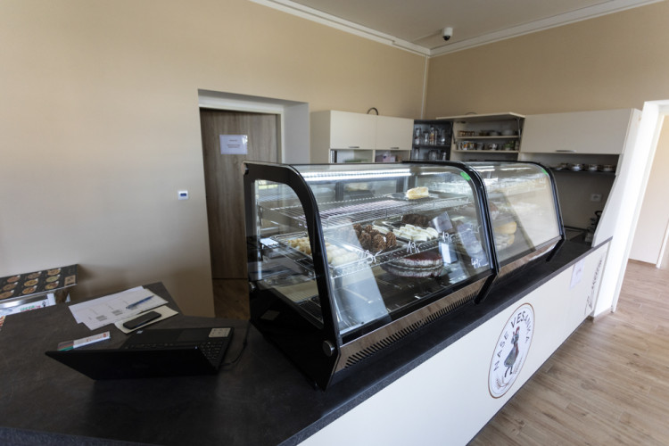 FOTOGALERIE: Lidé na Litovelsku mohou využívat první bezobslužnou prodejnu v kraji