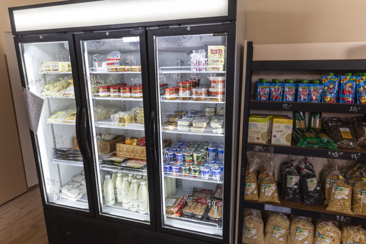 FOTOGALERIE: Lidé na Litovelsku mohou využívat první bezobslužnou prodejnu v kraji