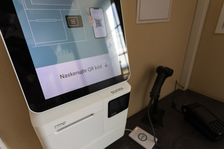 FOTOGALERIE: Lidé na Litovelsku mohou využívat první bezobslužnou prodejnu v kraji