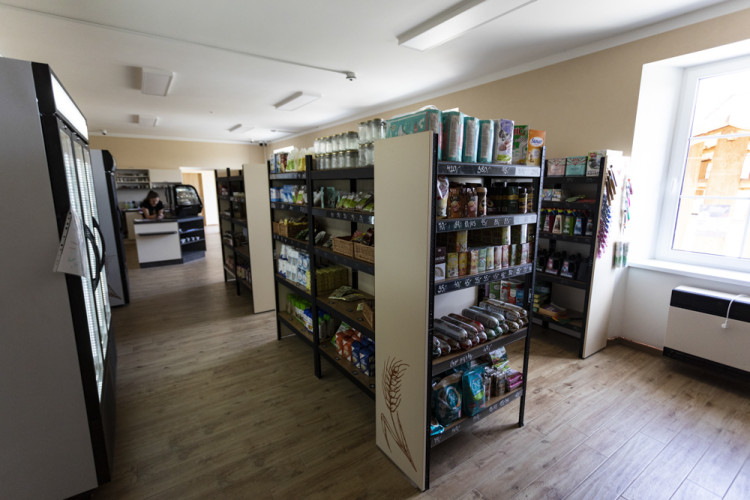 FOTOGALERIE: Lidé na Litovelsku mohou využívat první bezobslužnou prodejnu v kraji