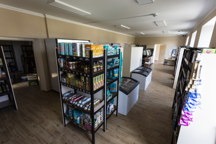 FOTOGALERIE: Lidé na Litovelsku mohou využívat první bezobslužnou prodejnu v kraji