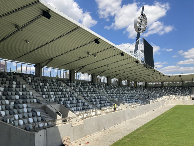 GALERIE: Stavba fotbalového stadionu v Hradci Králové (červen 2023)