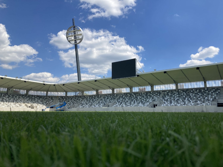GALERIE: Stavba fotbalového stadionu v Hradci Králové (červen 2023)