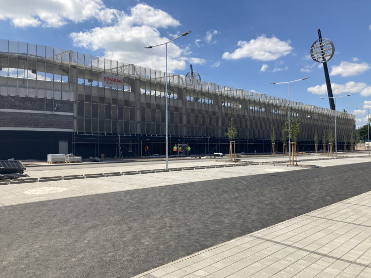 GALERIE: Stavba fotbalového stadionu v Hradci Králové (červen 2023)