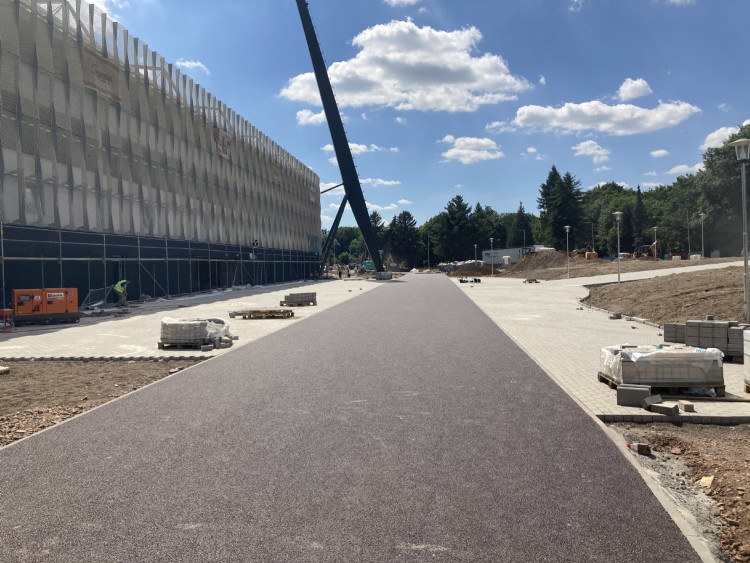 GALERIE: Stavba fotbalového stadionu v Hradci Králové (červen 2023)