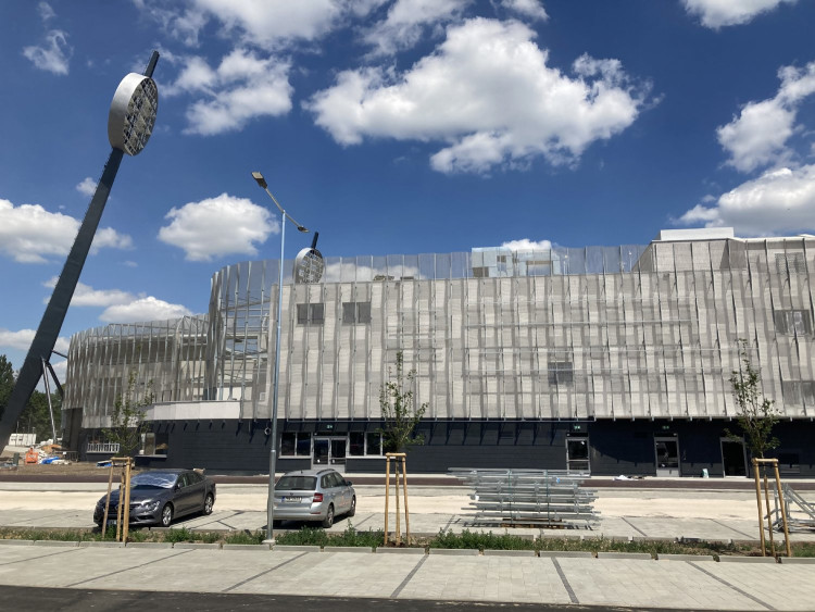 GALERIE: Stavba fotbalového stadionu v Hradci Králové (červen 2023)
