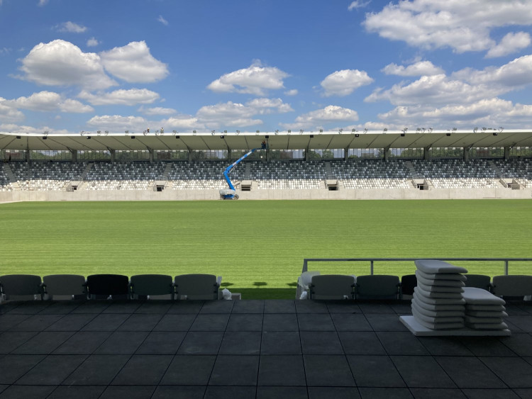 GALERIE: Stavba fotbalového stadionu v Hradci Králové (červen 2023)