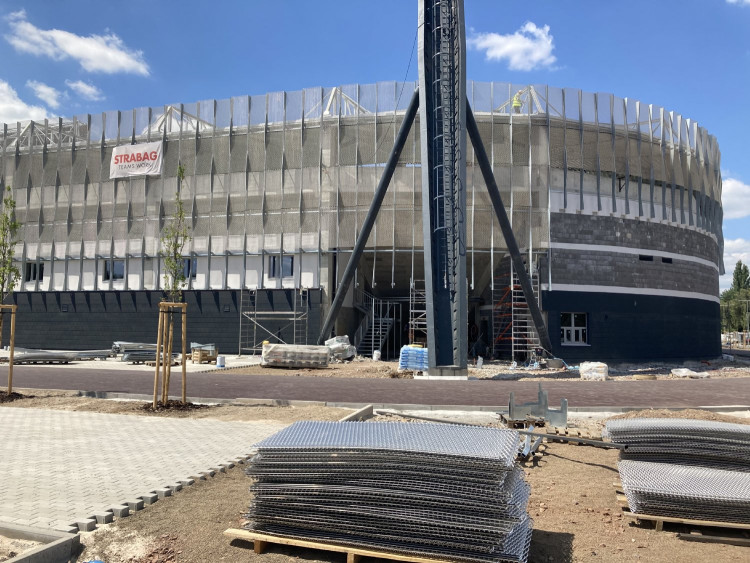 GALERIE: Stavba fotbalového stadionu v Hradci Králové (červen 2023)