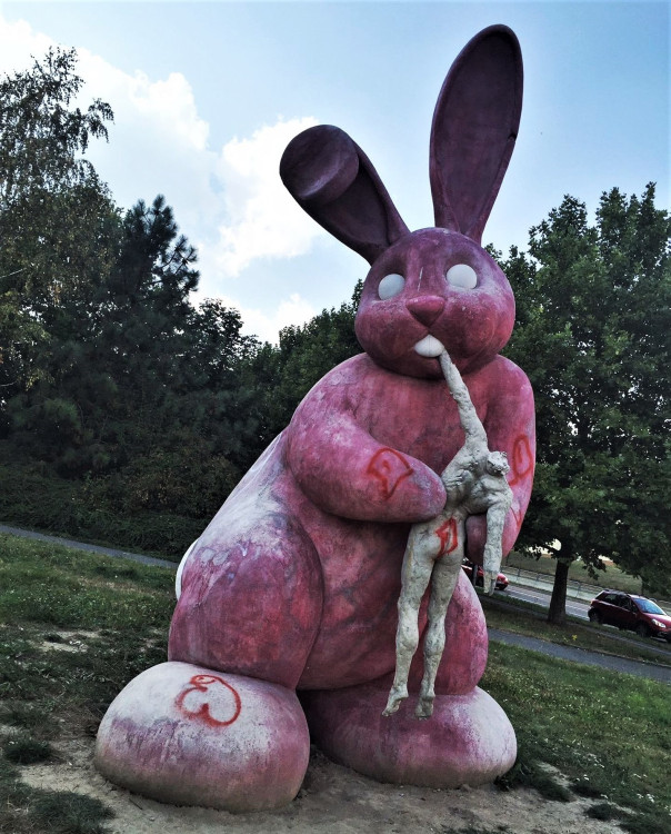 Králíka už v minulosti poškodili vandalové, foto: Richard Beneš