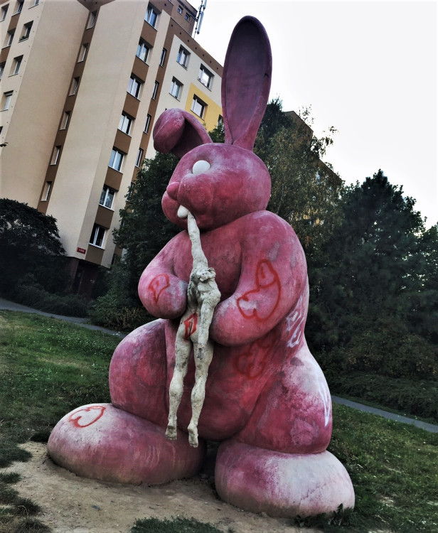 Králíka už v minulosti poškodili vandalové, foto: Richard Beneš