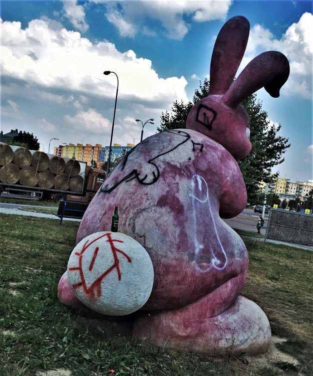 Králíka už v minulosti poškodili vandalové, foto: Richard Beneš