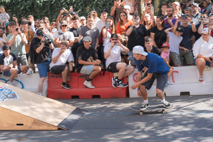 FOTOGALERIE: Letnou se prohnali skateboardisti. Na nebezpečný sjezd se vydalo na 20 závodníků
