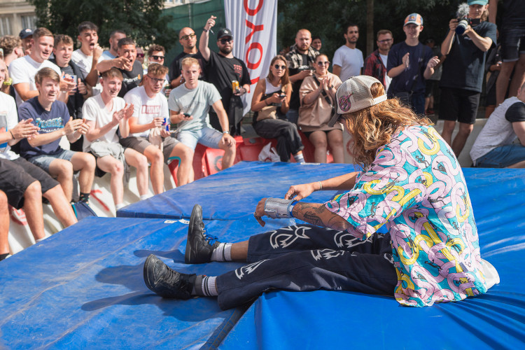 FOTOGALERIE: Letnou se prohnali skateboardisti. Na nebezpečný sjezd se vydalo na 20 závodníků