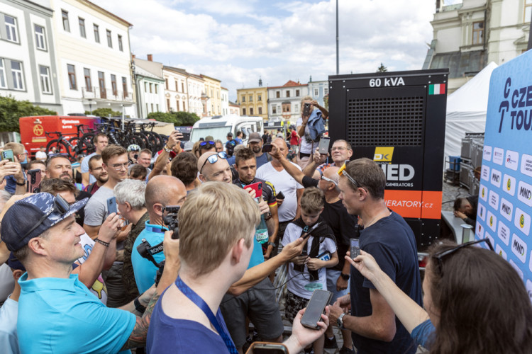 FOTOGALERIE: První etapa Czech Tour 2023 přilákala spoustu fanoušků