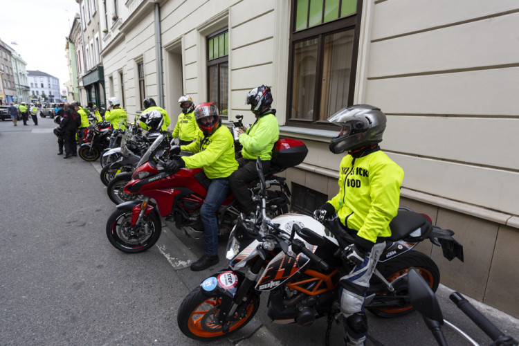 FOTOGALERIE: První etapa Czech Tour 2023 přilákala spoustu fanoušků