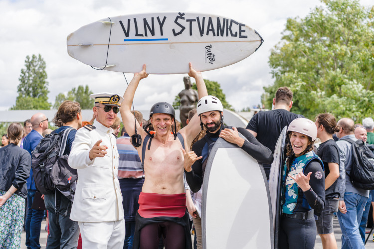 FOTOGALERIE: Štvanická lávka je konečně otevřená, končí přívoz