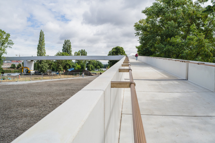 FOTOGALERIE: Štvanická lávka je konečně otevřená, končí přívoz