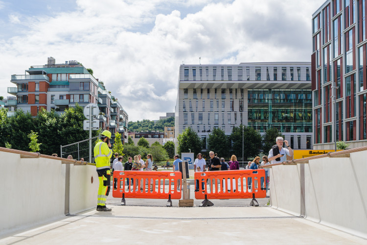 FOTOGALERIE: Štvanická lávka je konečně otevřená, končí přívoz
