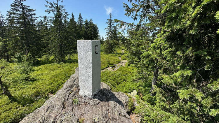 Hraniční skála a hraniční stezka