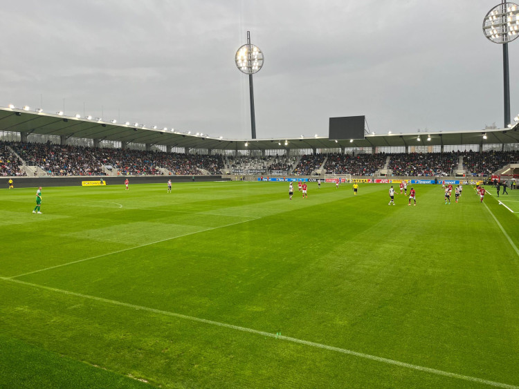 GALERIE: Hradec Králové zažil první fotbalový zápas v nové aréně.