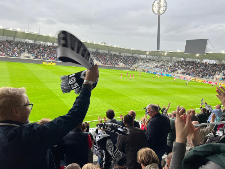 GALERIE: Hradec Králové zažil první fotbalový zápas v nové aréně.