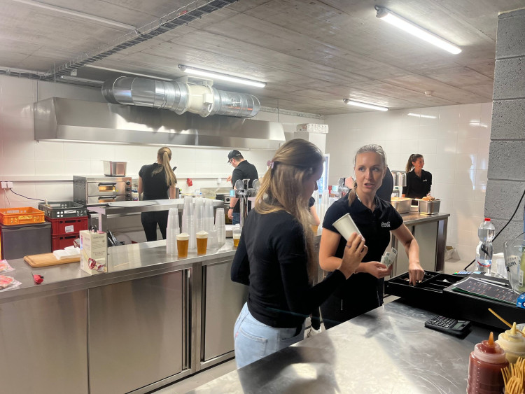 GALERIE: Hradec Králové zažil první fotbalový zápas v nové aréně.