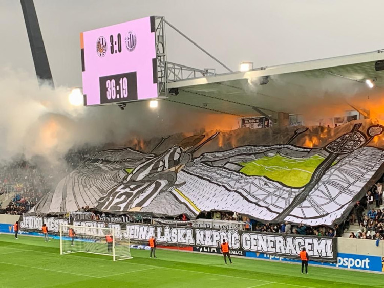 GALERIE: Hradec Králové zažil první fotbalový zápas v nové aréně.