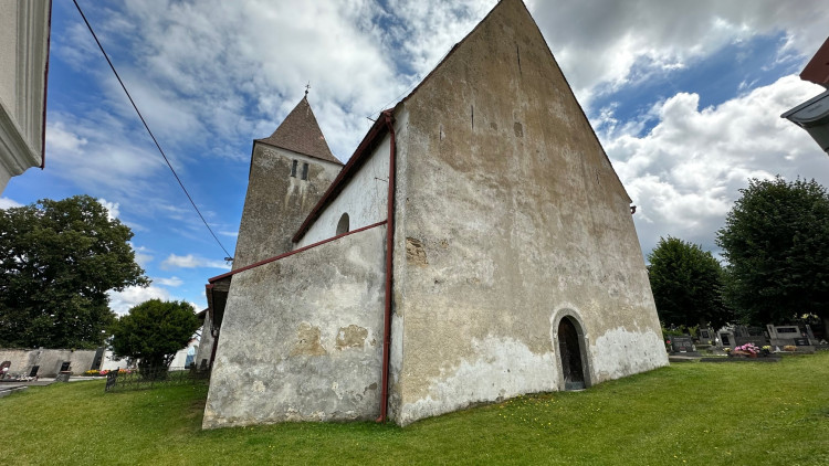 Nejstarší šumavský kostel v Albrechticích