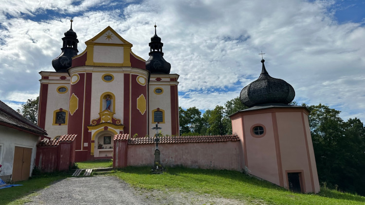 Kostel ve Strašíně